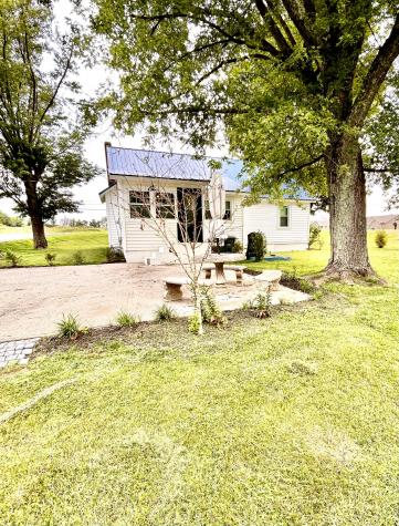 622 Highway 52, E Portland TN 37148