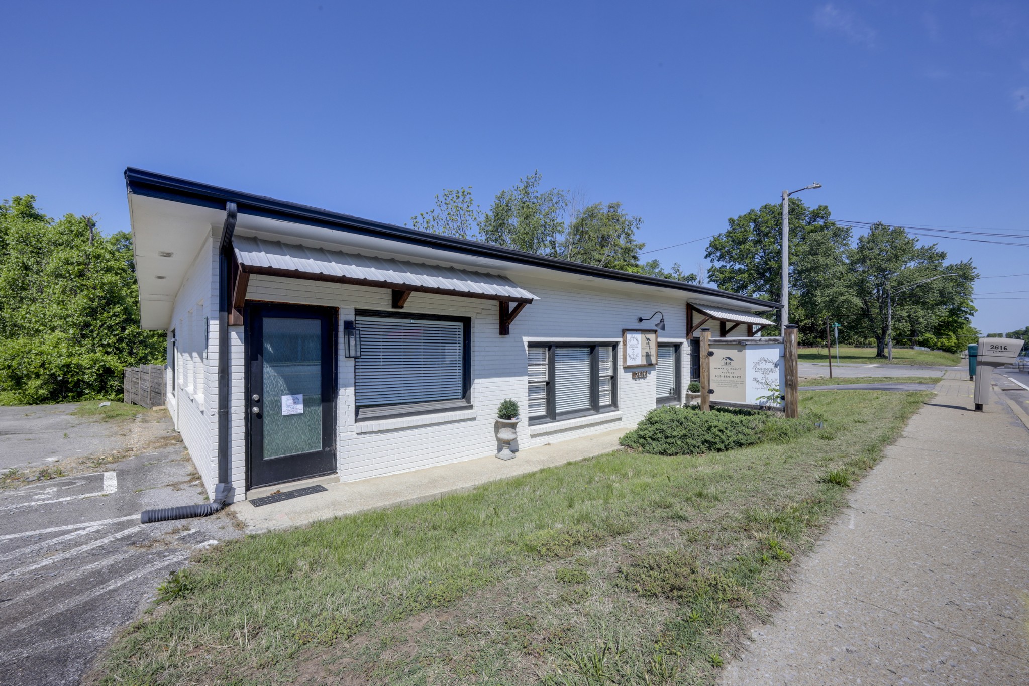 2616 Hwy 41, S Greenbrier TN 37073