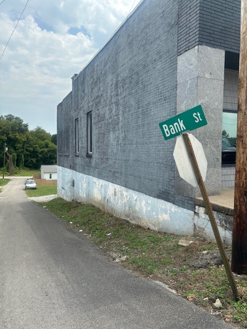 4 Courthouse Square Byrdstown TN 38549