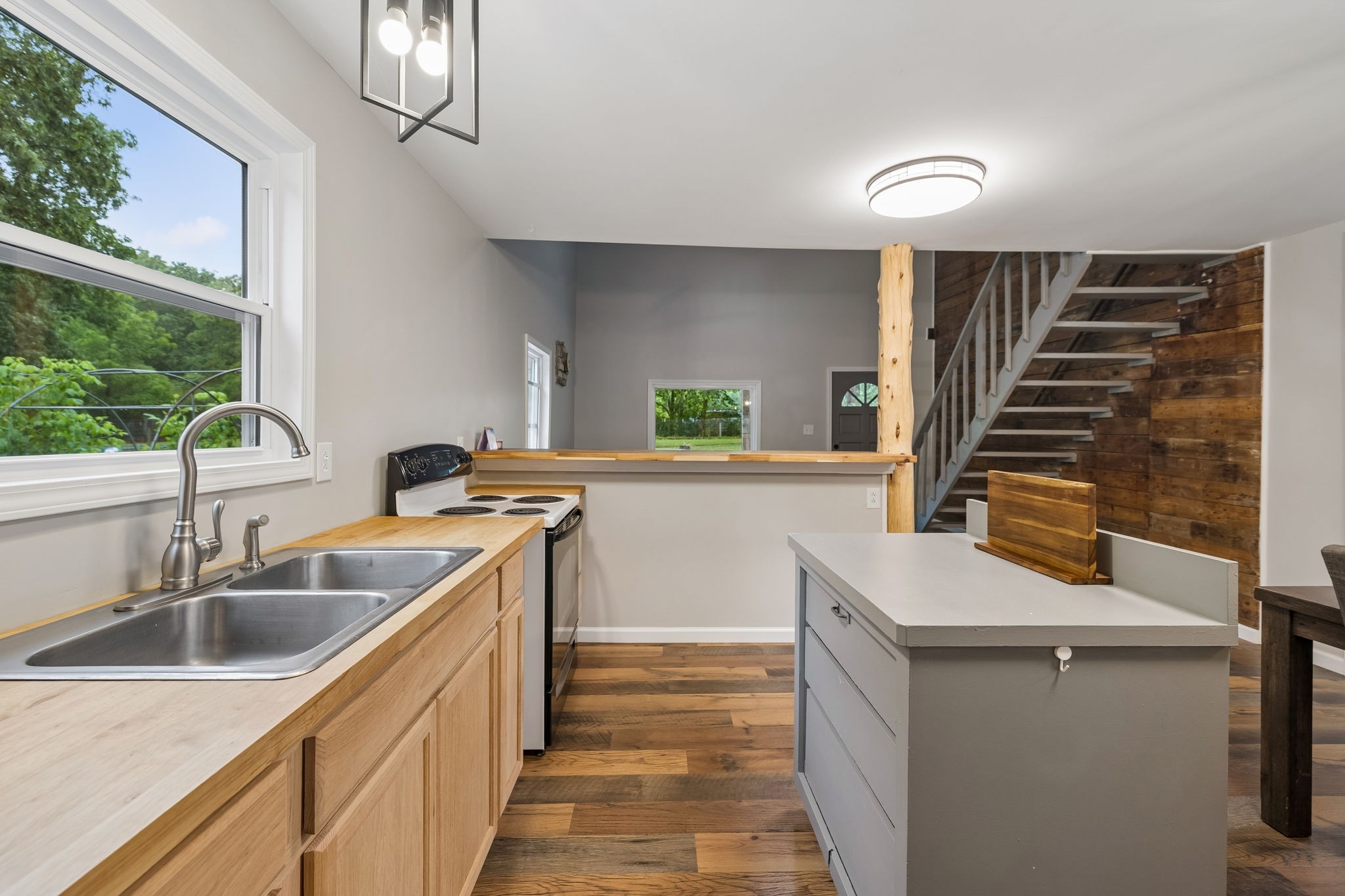 121 Hannah Road Summertown TN 38483