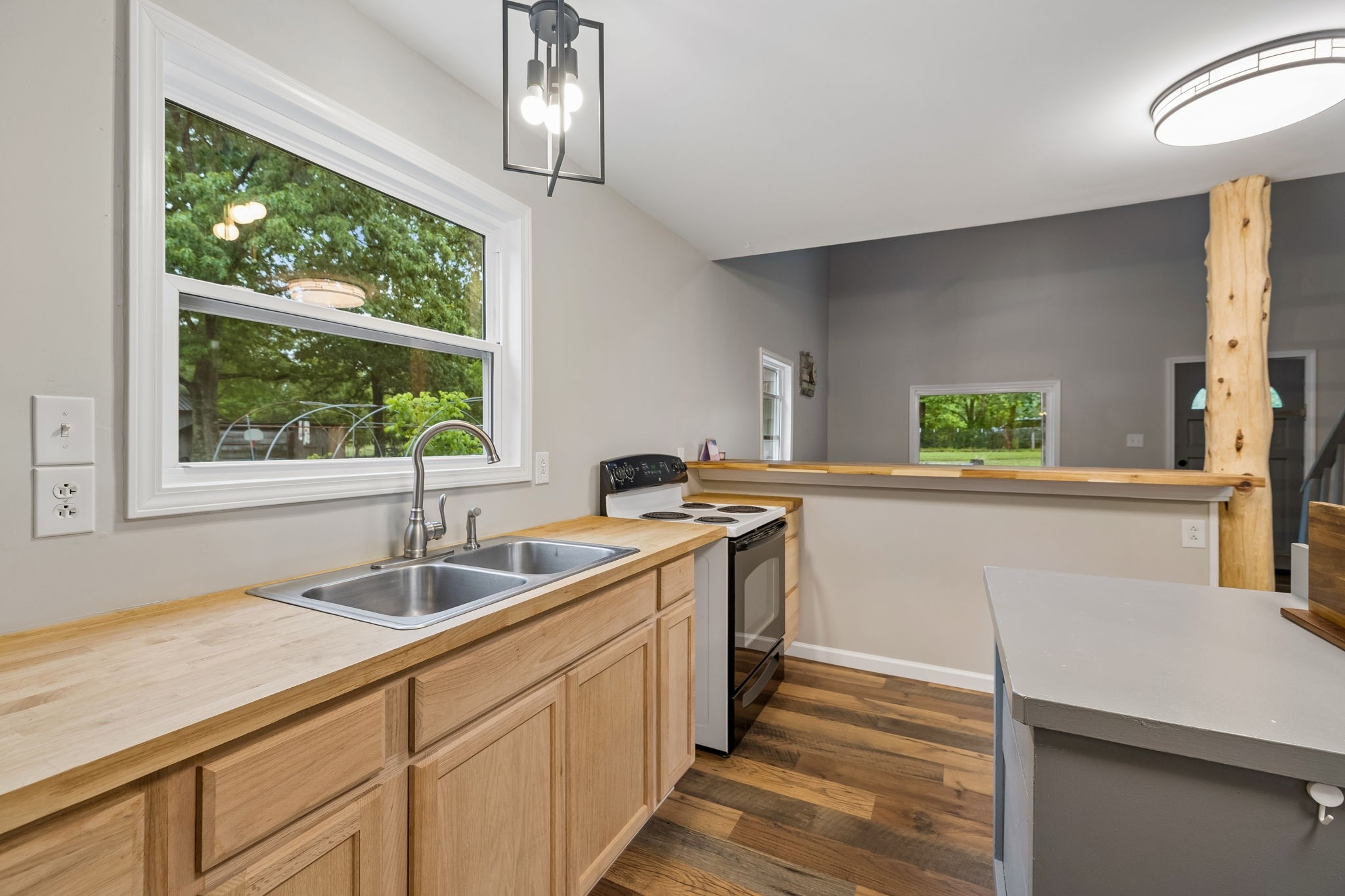 121 Hannah Road Summertown TN 38483