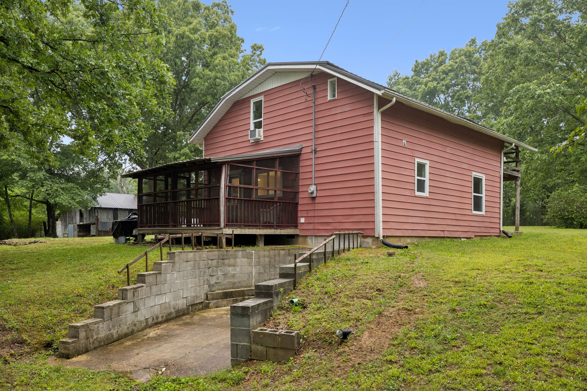 121 Hannah Road Summertown TN 38483