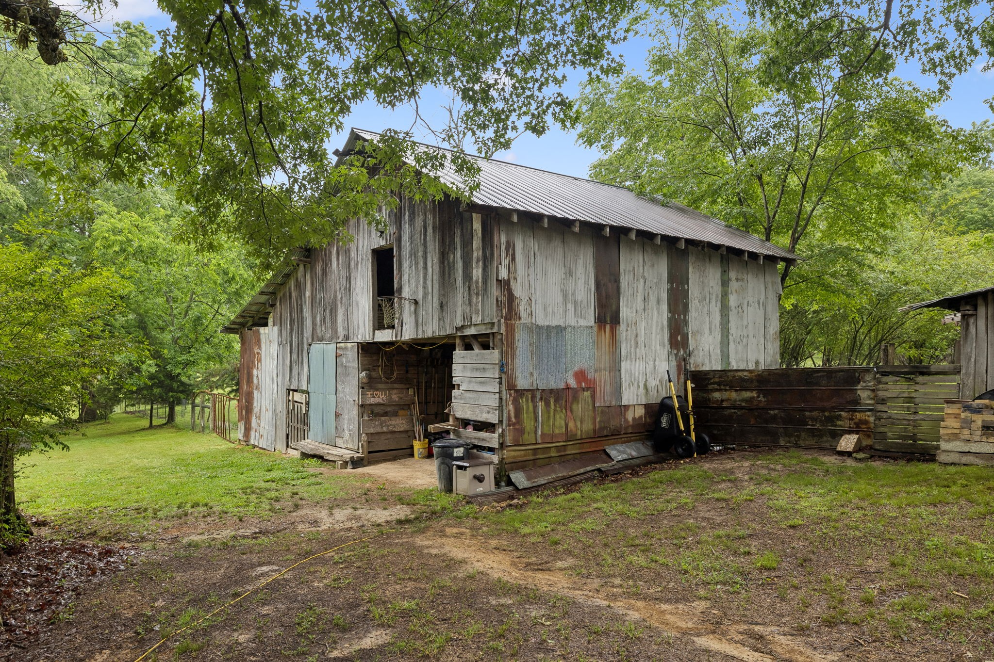 121 Hannah Road Summertown TN 38483
