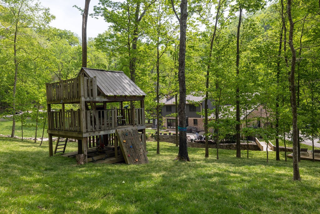 6001 Andover Drive Nashville TN 37215
