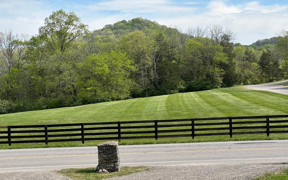 6414 Peytonsville Arno Road College Grove TN 37046