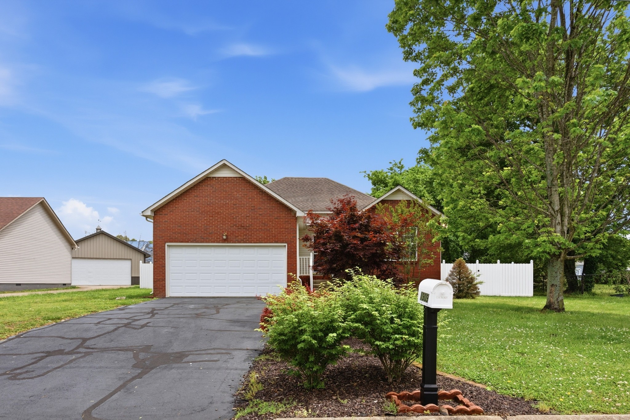 1909 Fieldstone Drive Columbia TN 38401