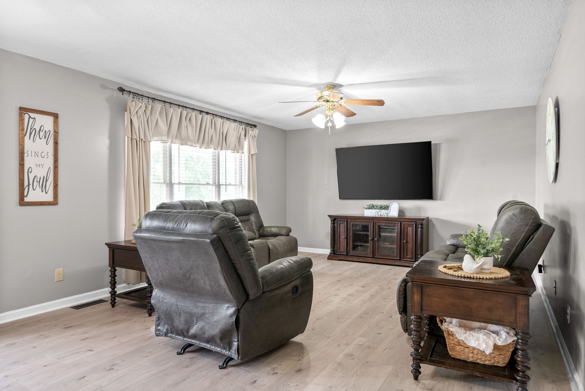 2430 Underwood Road Cunningham TN 37052