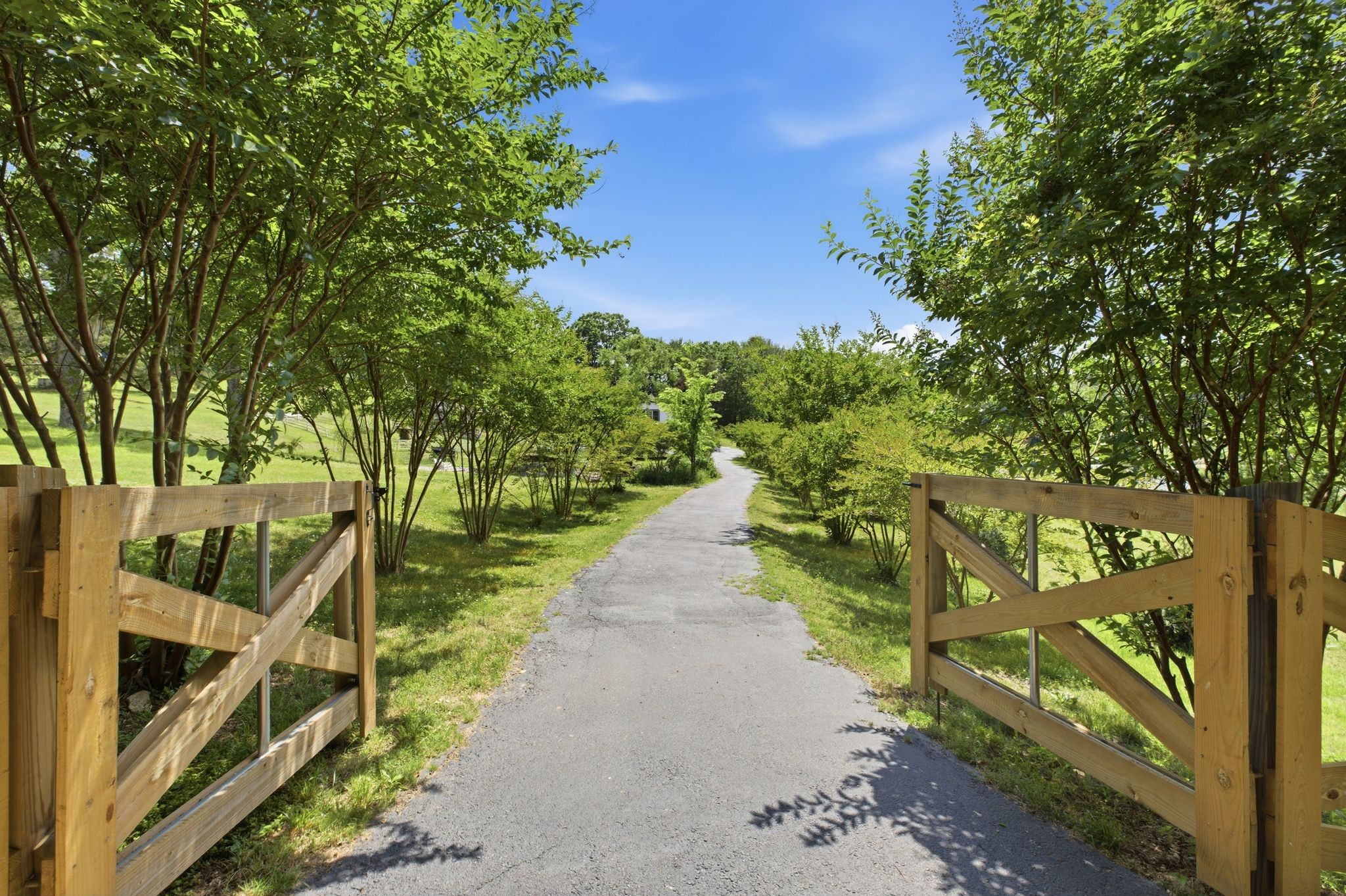 2455 Long Hollow Pike Hendersonville TN 37075