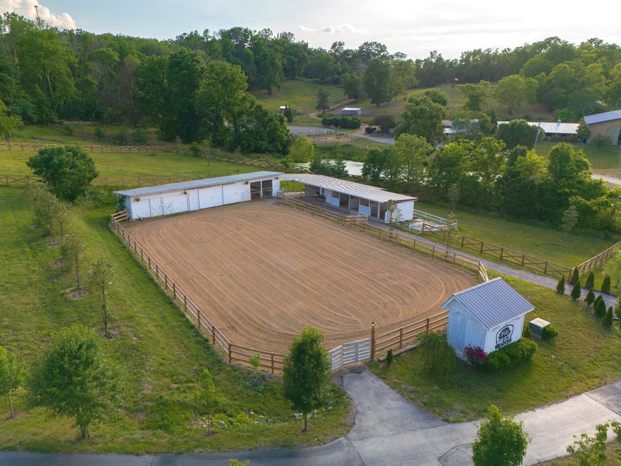 2455 Long Hollow Pike Hendersonville TN 37075