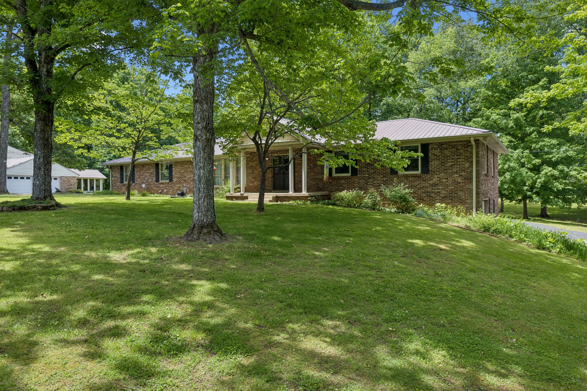 1018 Woodmont Drive Dickson TN 37055