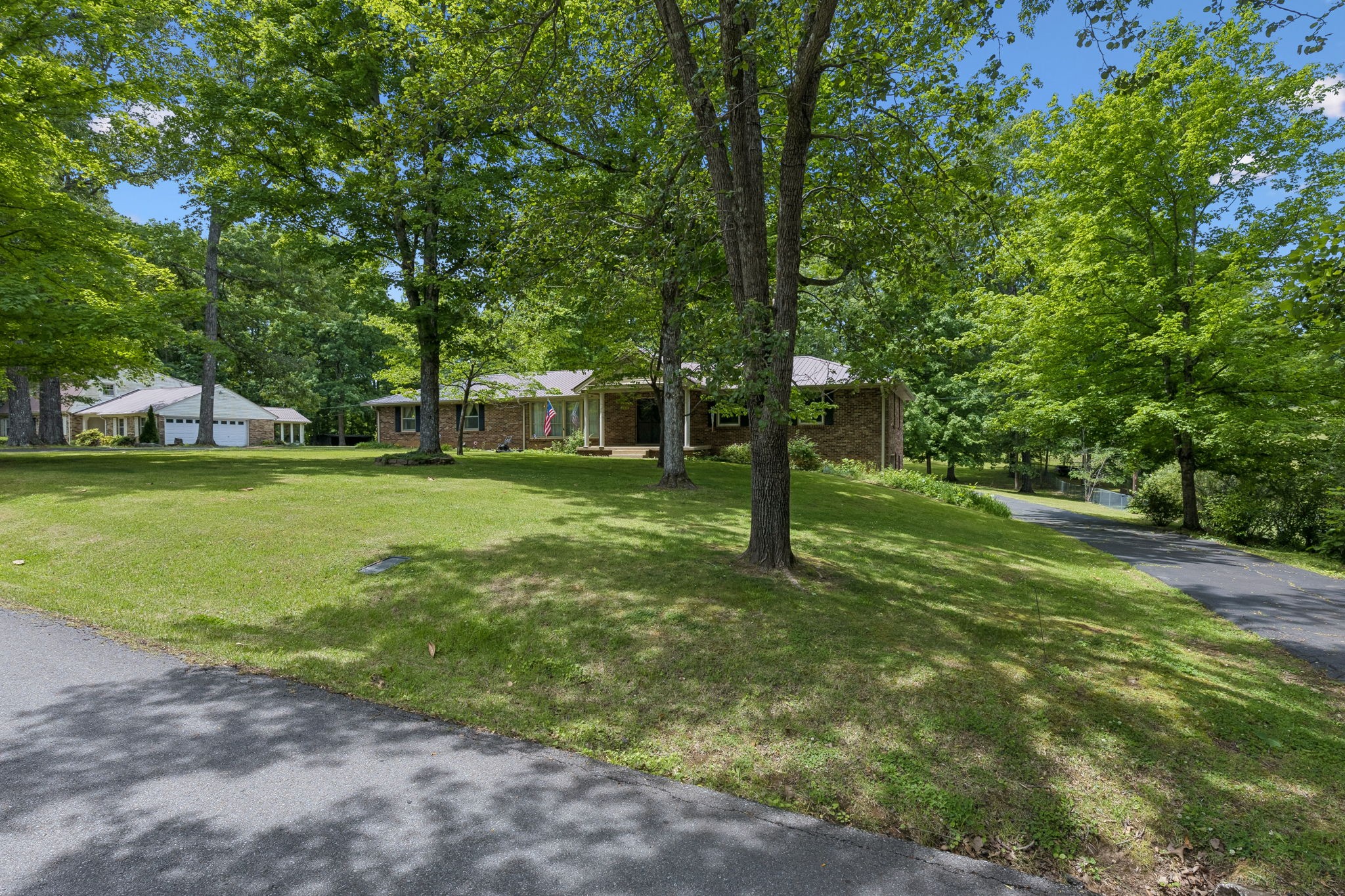 1018 Woodmont Drive Dickson TN 37055