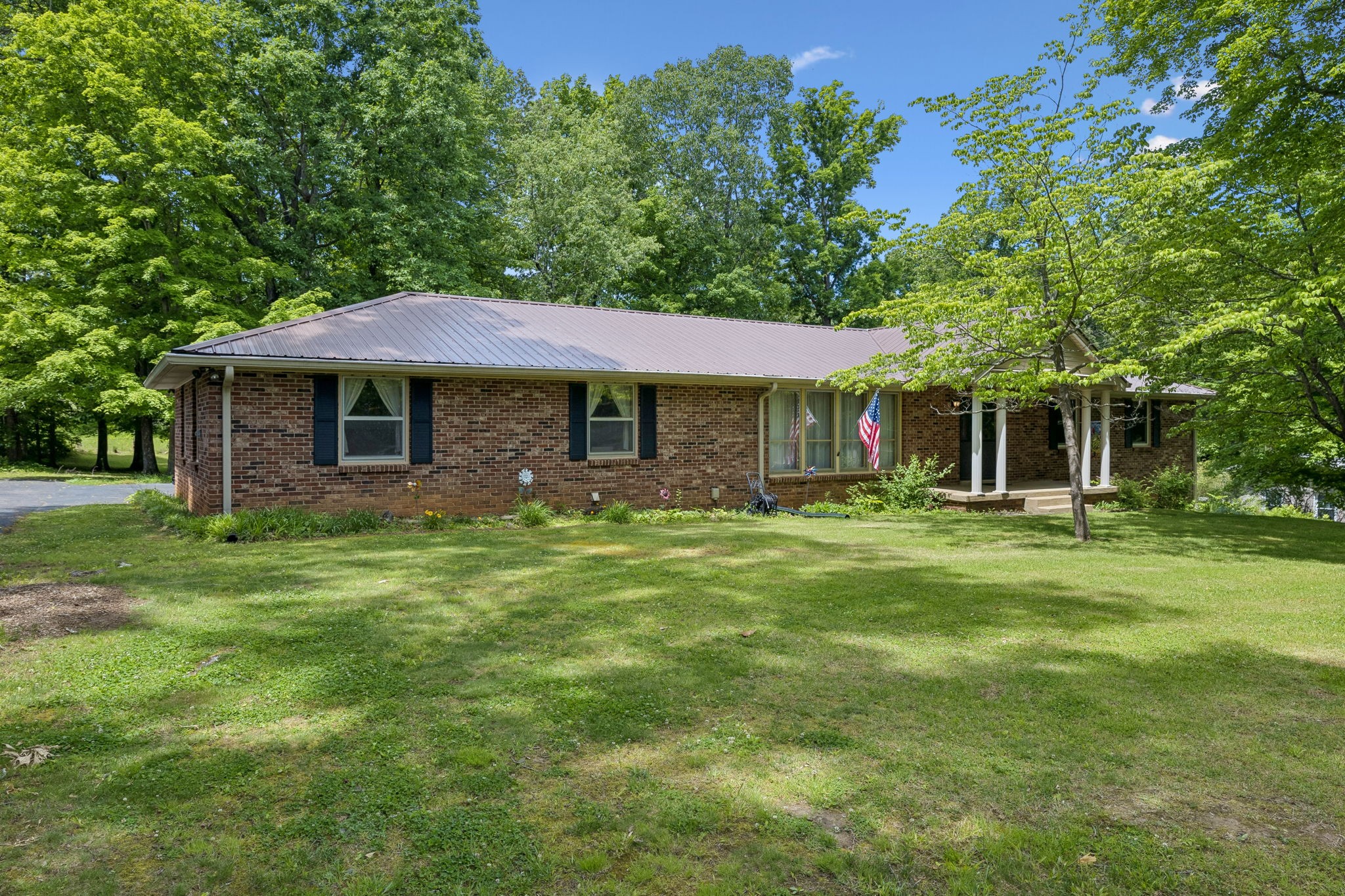 1018 Woodmont Drive Dickson TN 37055