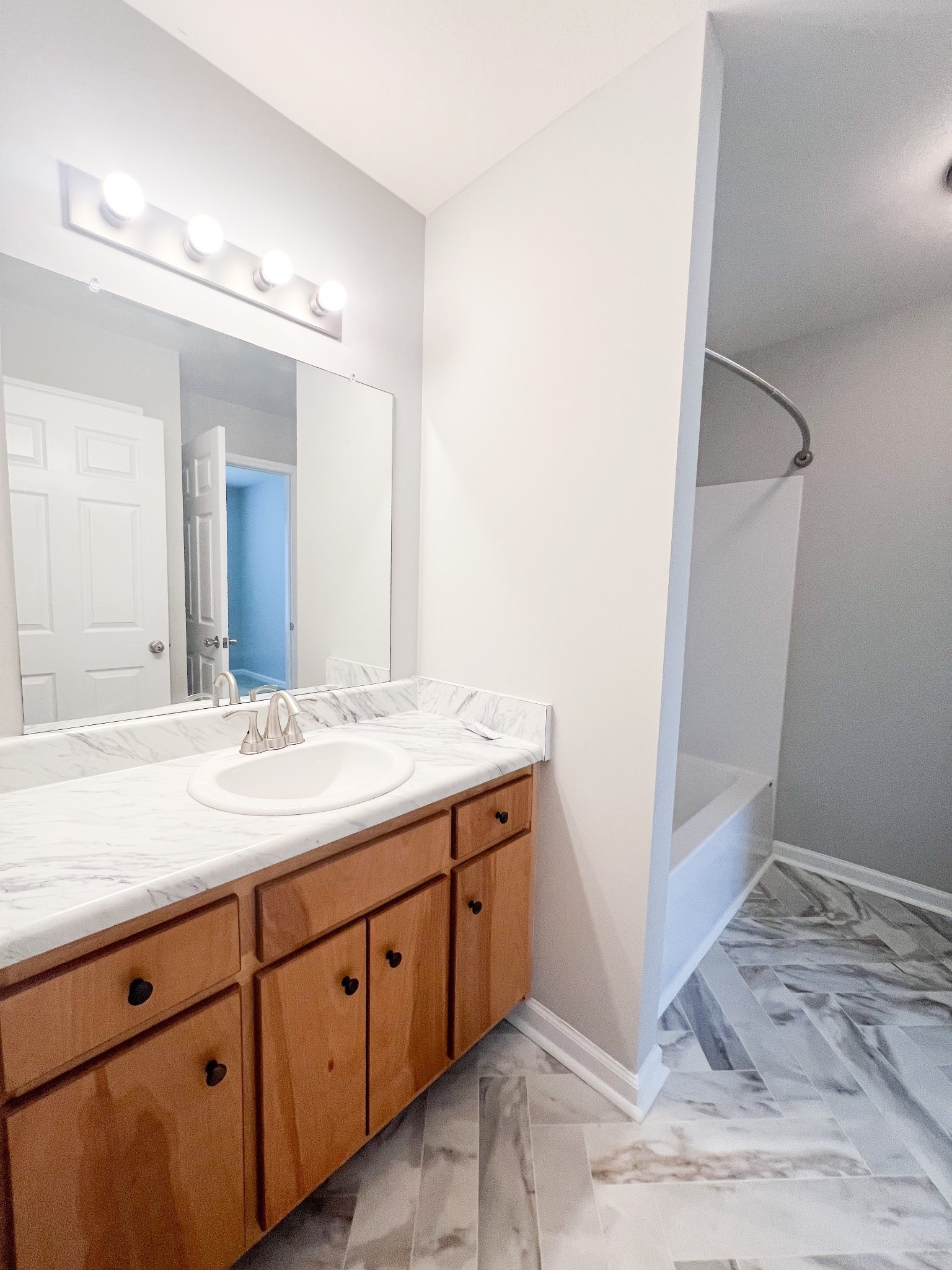 1042 W Creek Coyote Trail Clarksville TN 37042