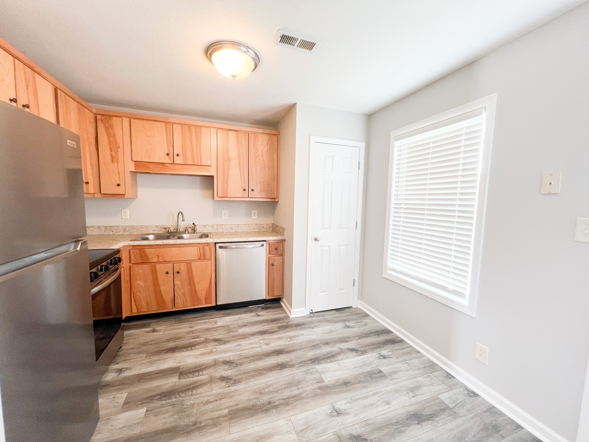 1042 W Creek Coyote Trail Clarksville TN 37042