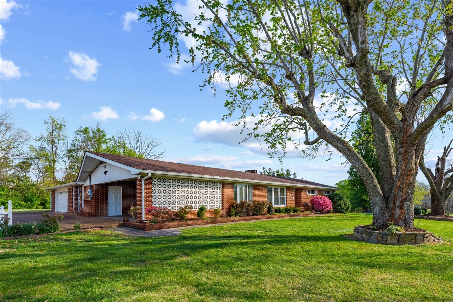 4018 Trotwood Avenue Columbia TN 38401