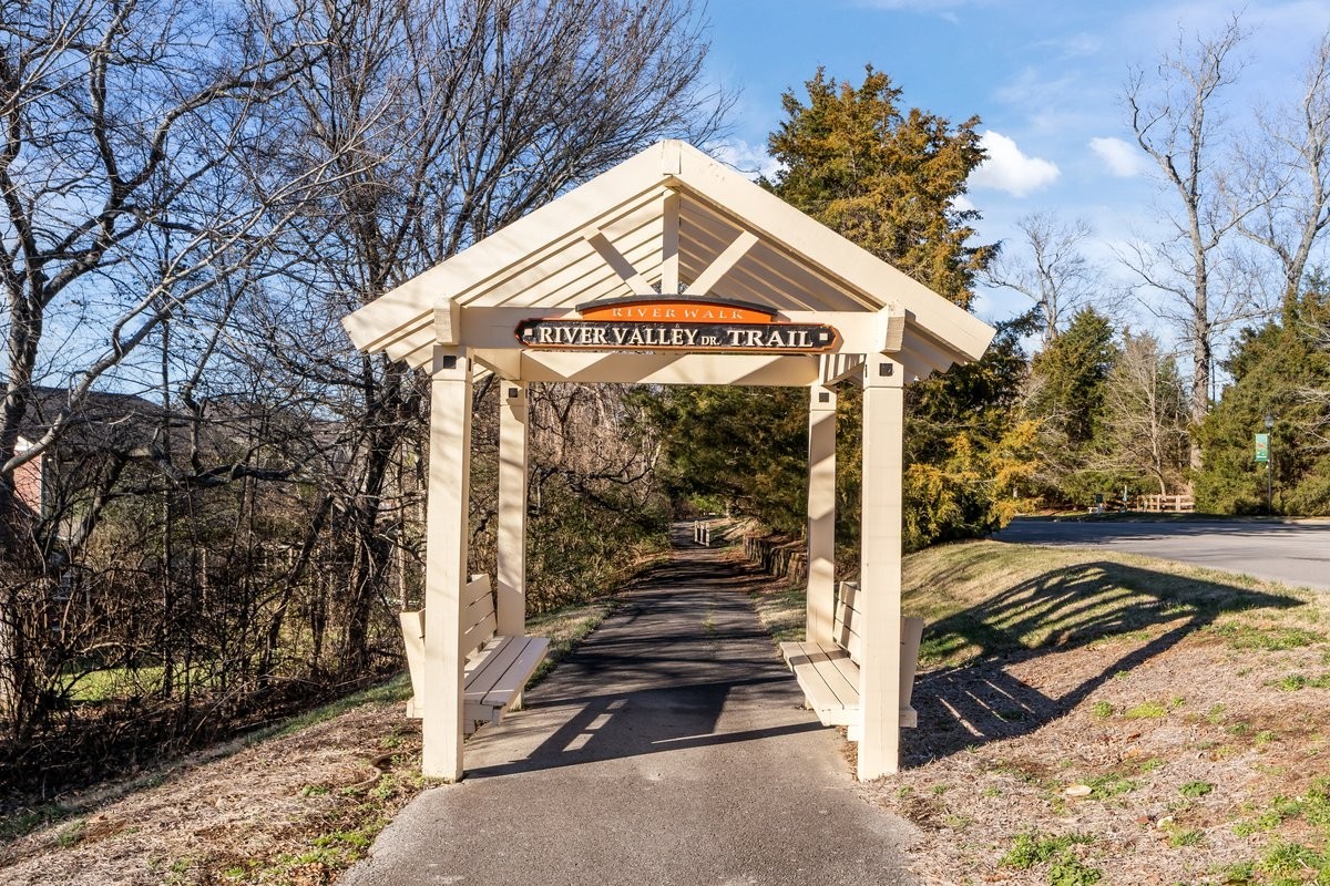 7020 Bridgeport Drive Nashville TN 37221