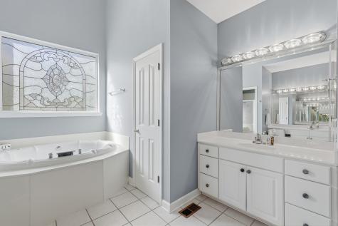 152 Covington Bend White House TN 37188