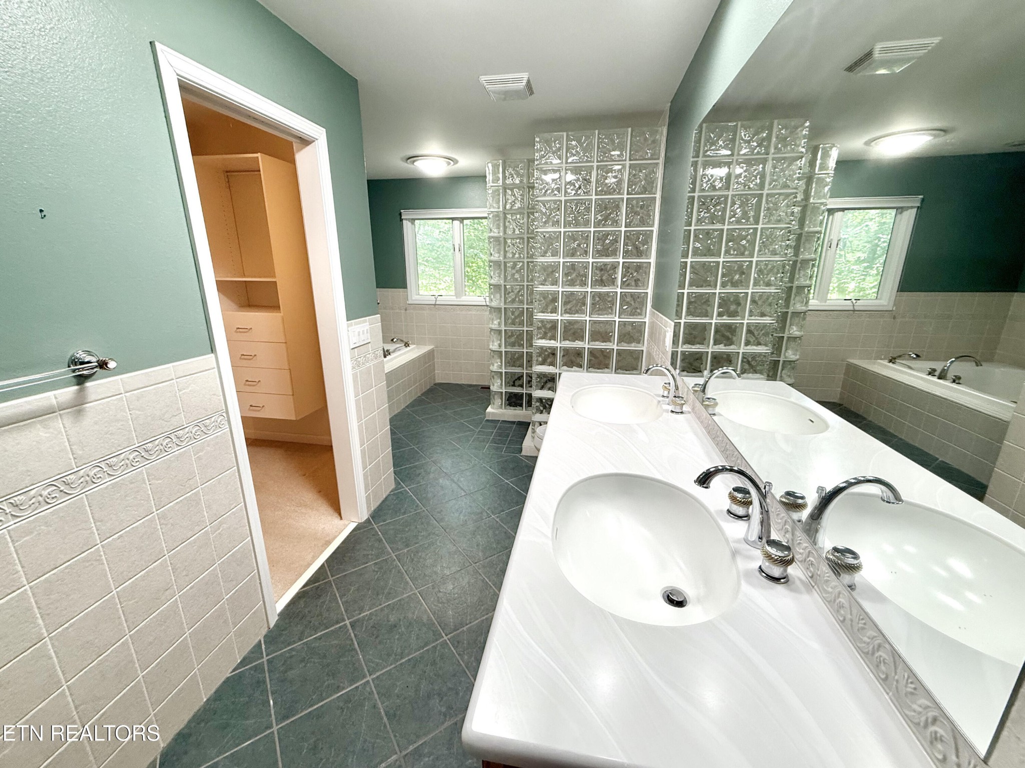 17 Kenwood Court Crossville TN 38558