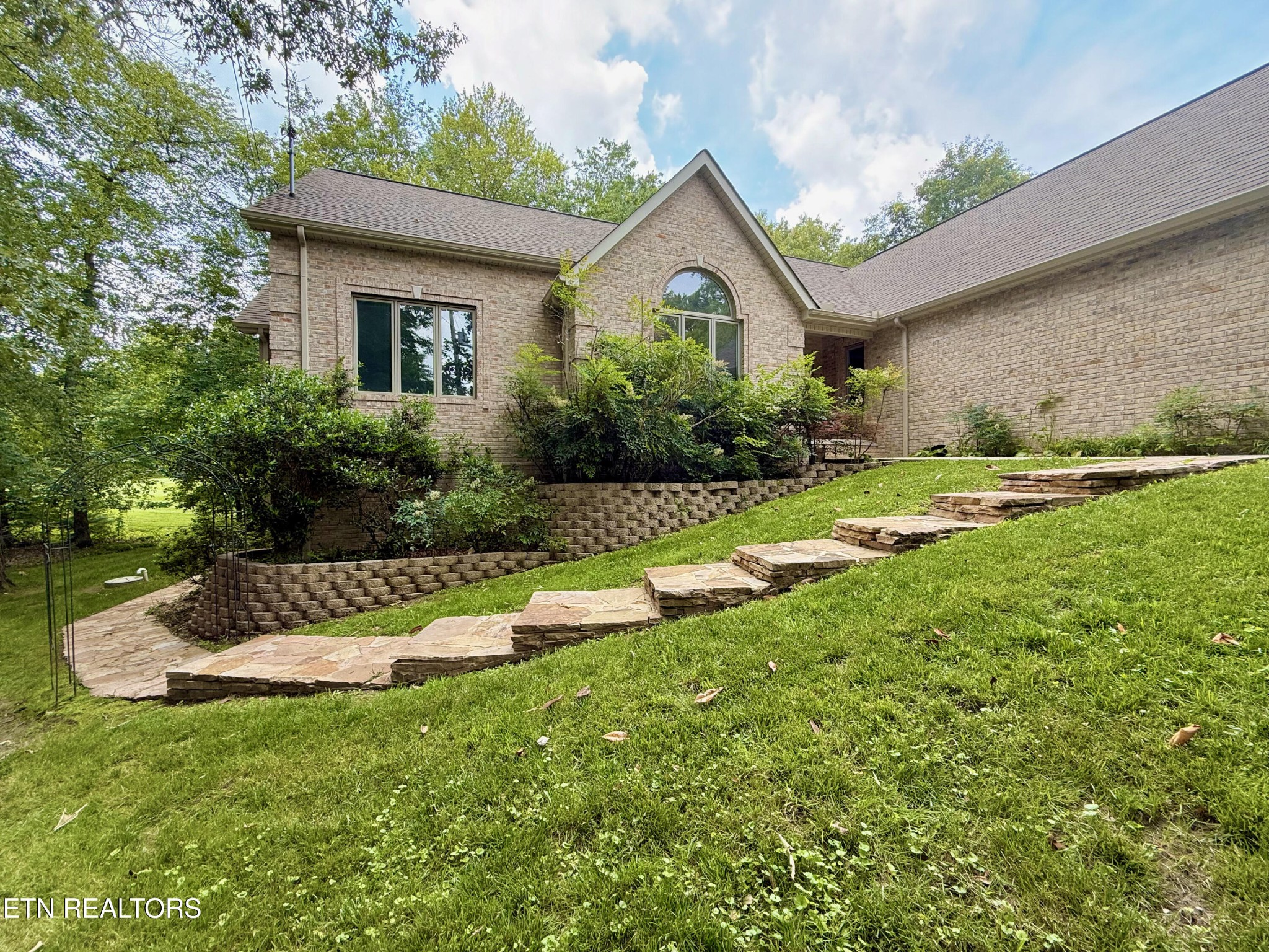 17 Kenwood Court Crossville TN 38558