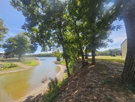 942 Lexi Lane Clifton TN 38425