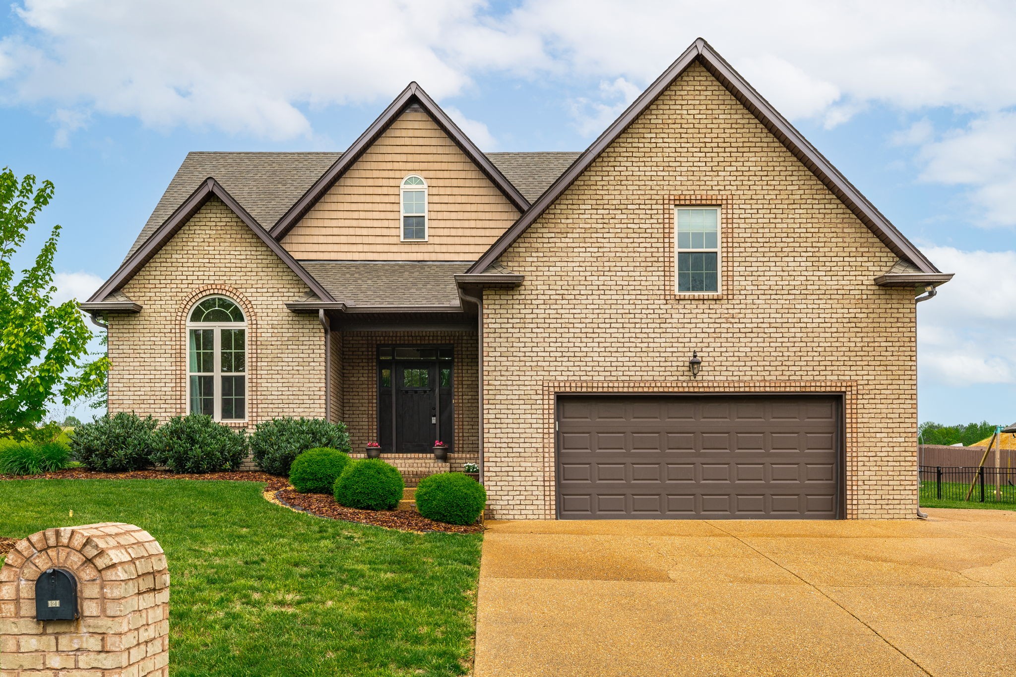 121 Grayson Lane White House TN 37188