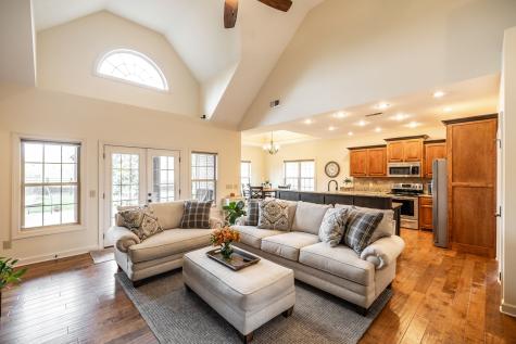 121 Grayson Lane White House TN 37188