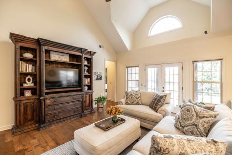 121 Grayson Lane White House TN 37188