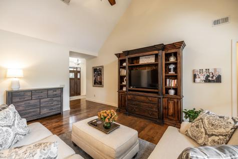 121 Grayson Lane White House TN 37188