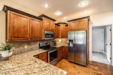 121 Grayson Lane White House TN 37188