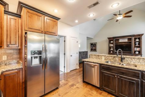 121 Grayson Lane White House TN 37188