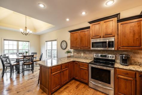 121 Grayson Lane White House TN 37188