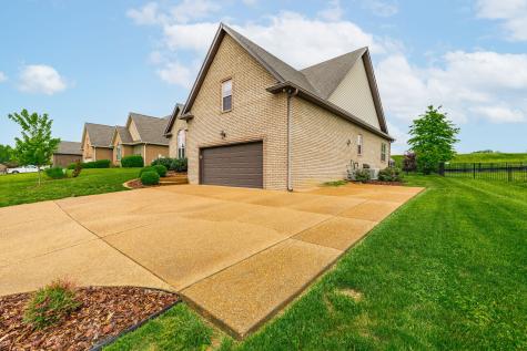121 Grayson Lane White House TN 37188