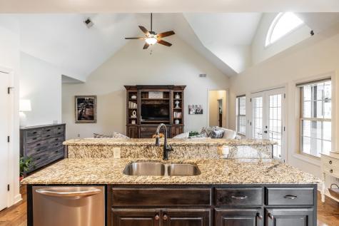121 Grayson Lane White House TN 37188