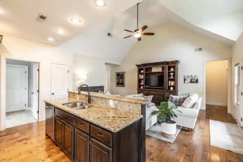 121 Grayson Lane White House TN 37188