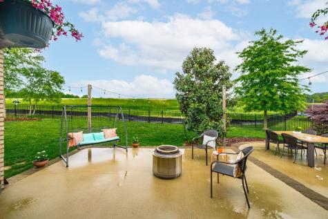 121 Grayson Lane White House TN 37188