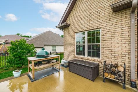 121 Grayson Lane White House TN 37188