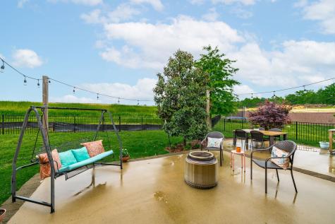 121 Grayson Lane White House TN 37188