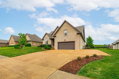 121 Grayson Lane White House TN 37188