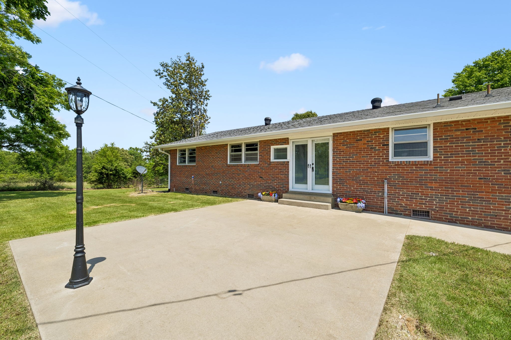 2586 Highway 48 Clarksville TN 37040