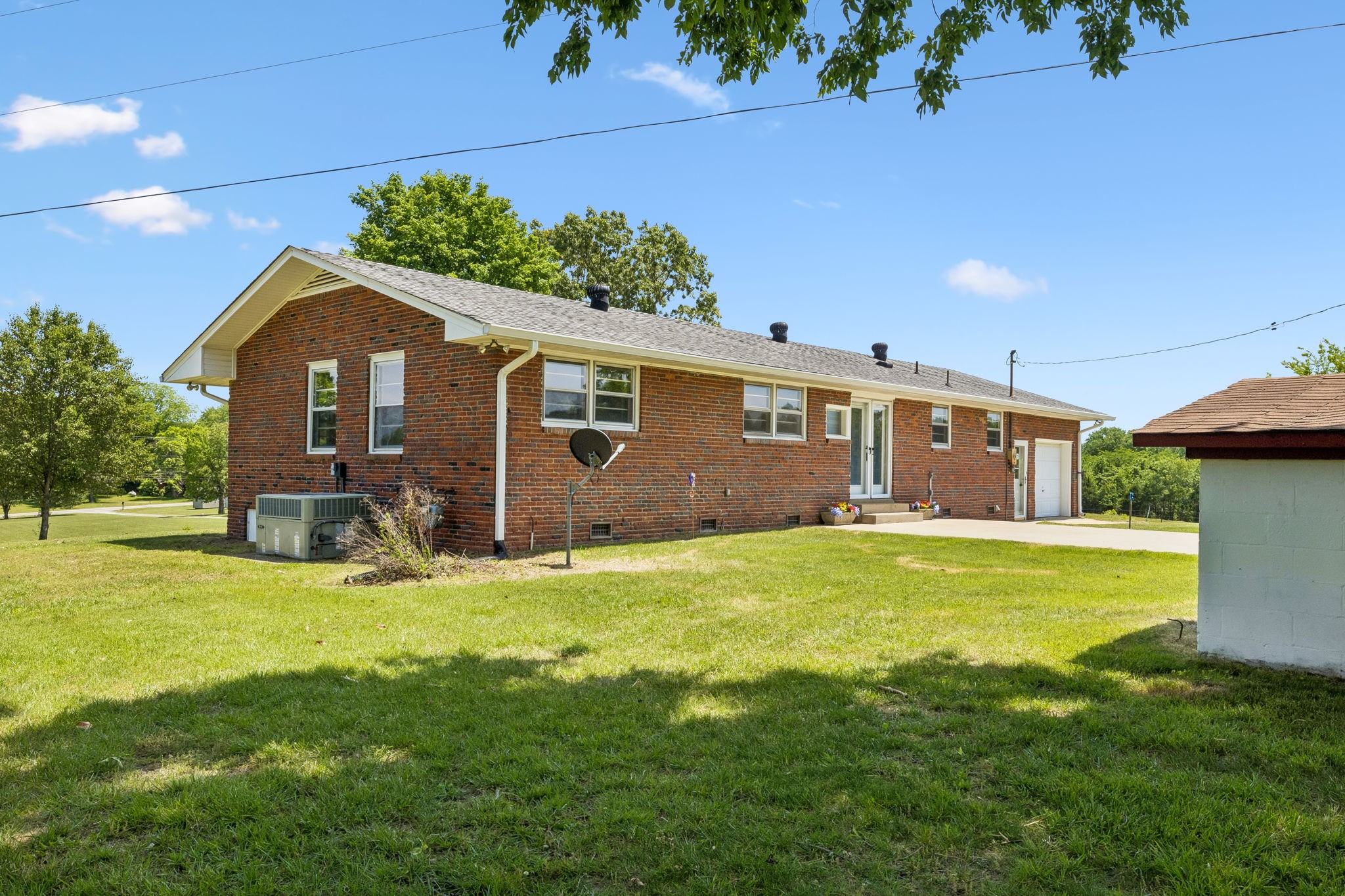 2586 Highway 48 Clarksville TN 37040
