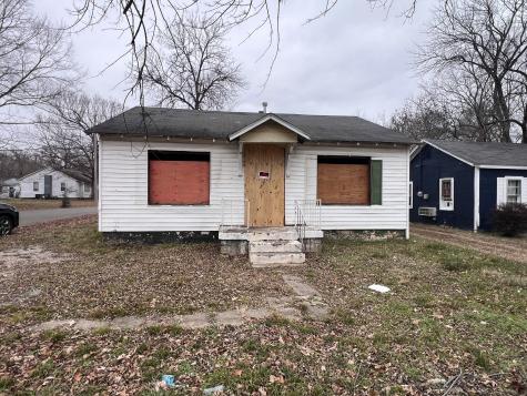 818 Curtis Street Paris TN 38242
