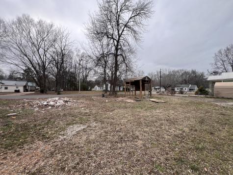 818 Curtis Street Paris TN 38242