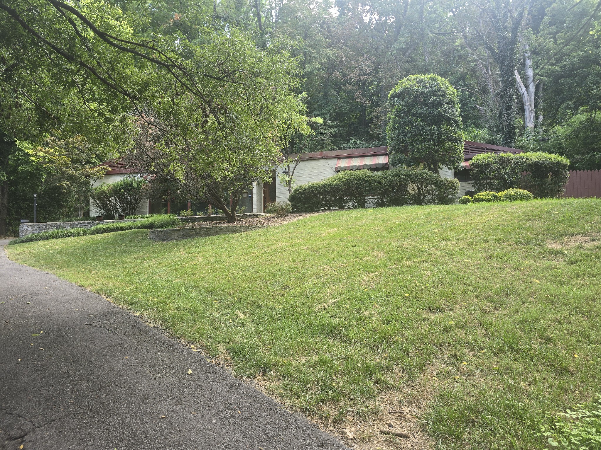 1049 Ridgeview Drive Nashville TN 37220