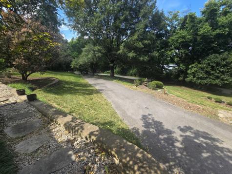 1049 Ridgeview Drive Nashville TN 37220