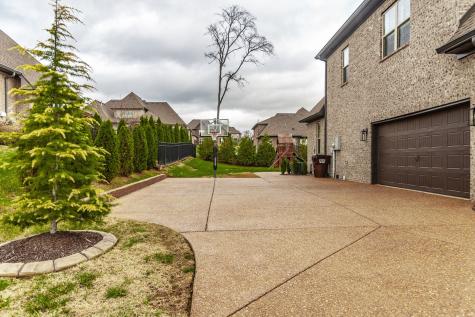 2024 Hawkwell Circle Hendersonville TN 37075