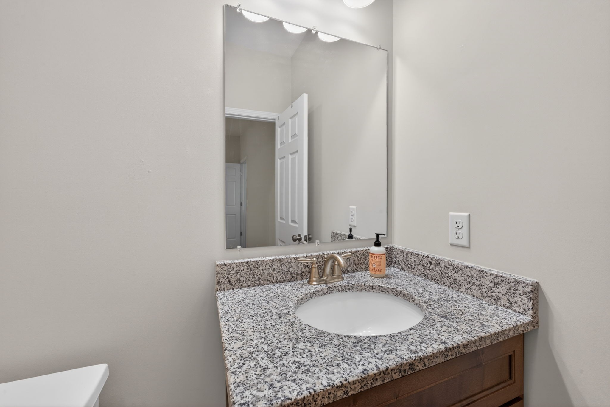 2043 Pinecrest Drive Nashville TN 37211