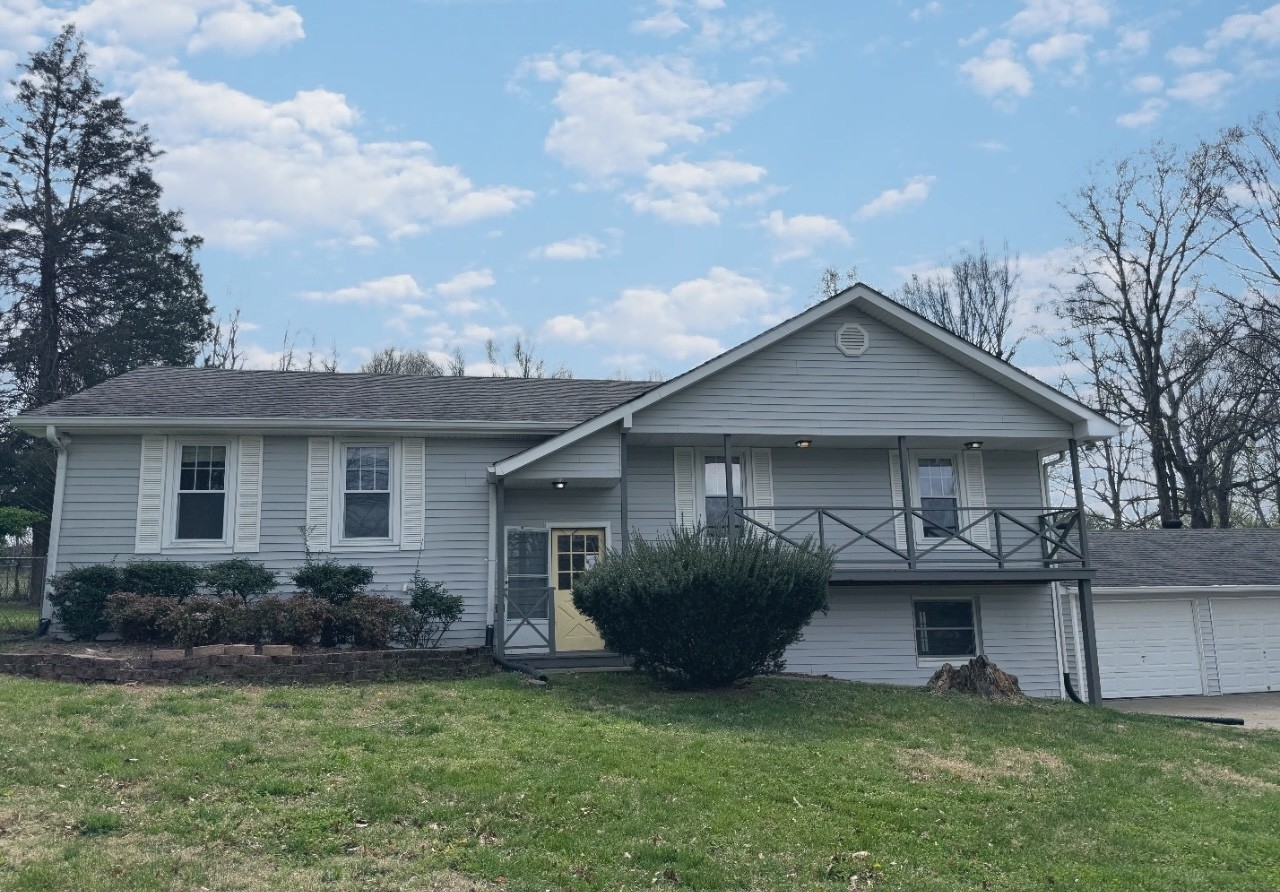 1004 Red Oak Drive Greenbrier TN 37073