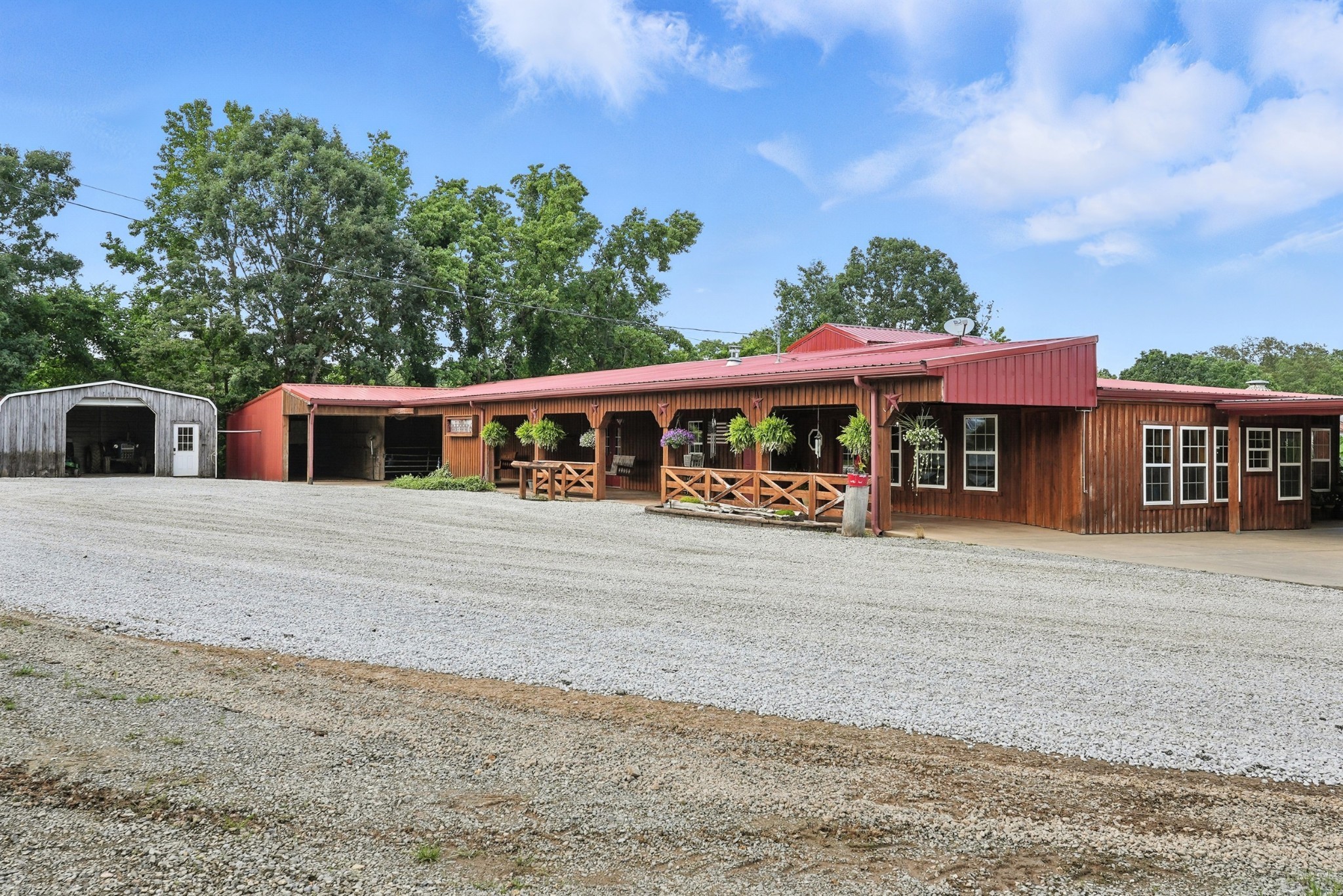 1880 Clydeton Road Waverly TN 37185