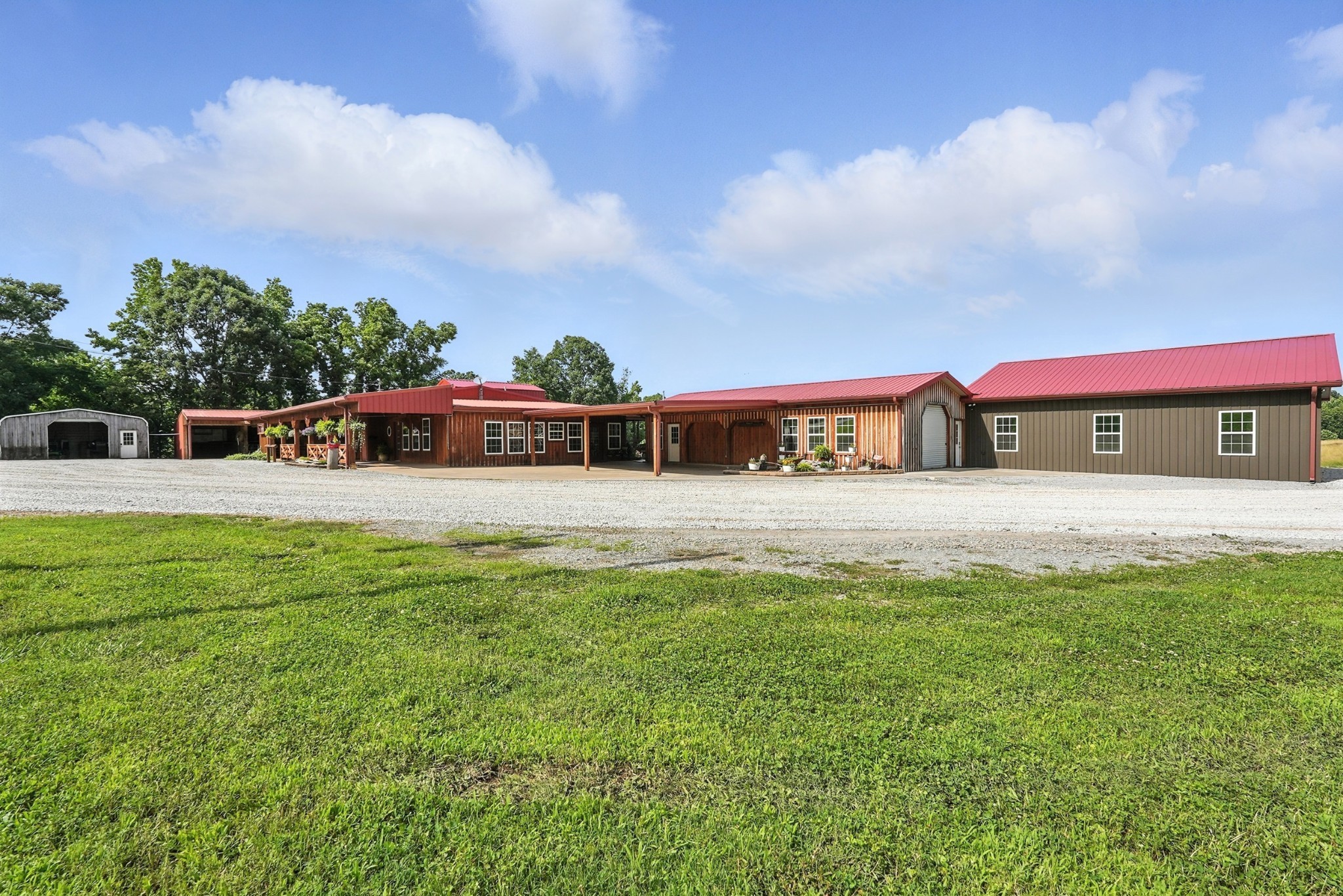 1880 Clydeton Road Waverly TN 37185