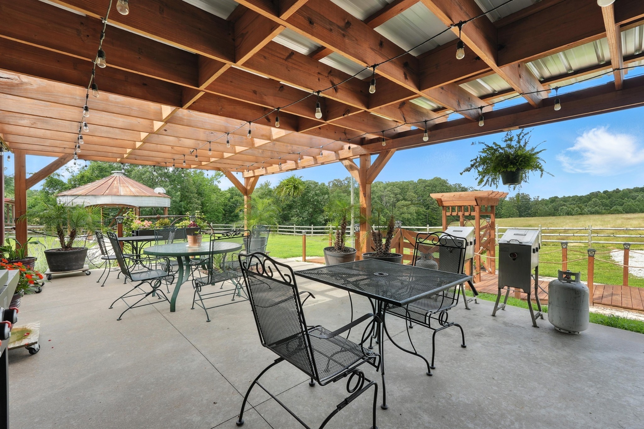 1880 Clydeton Road Waverly TN 37185